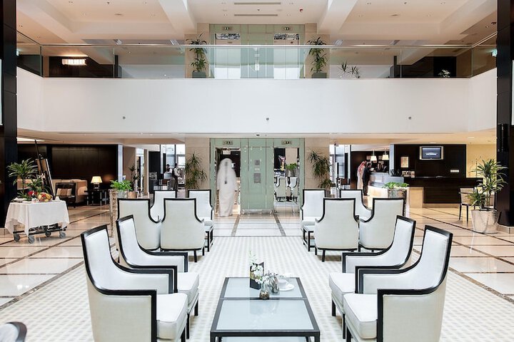 Entrance & Lobby