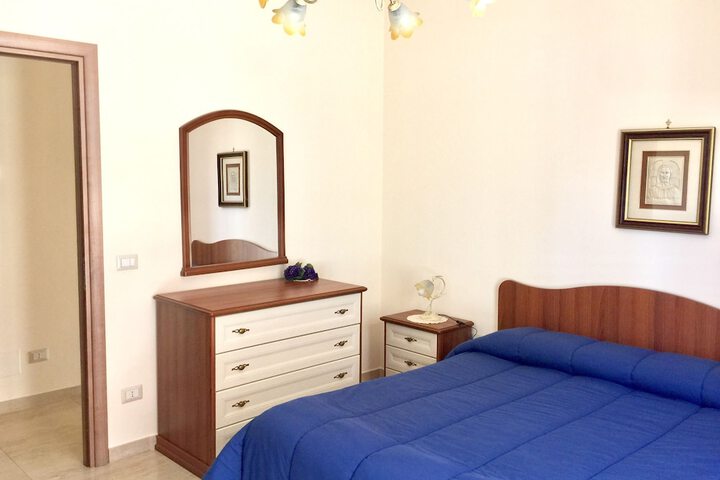 Room 28 of 240