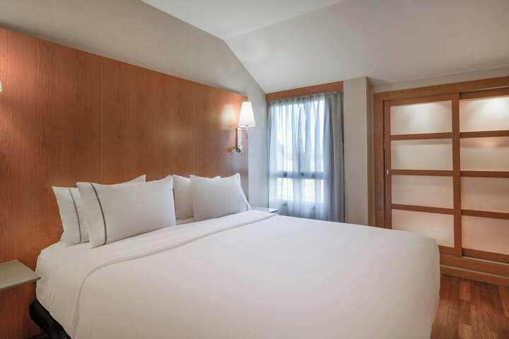 Room 9 of 39