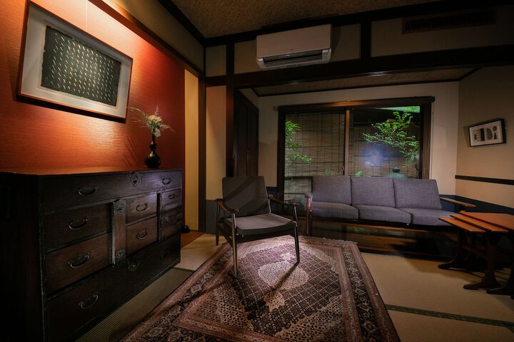 Room 12 of 130