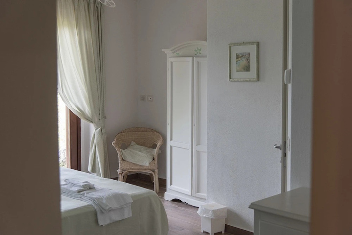 Room 4 of 17