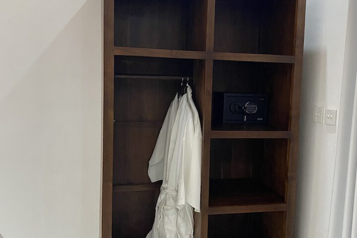 Room 3 of 31