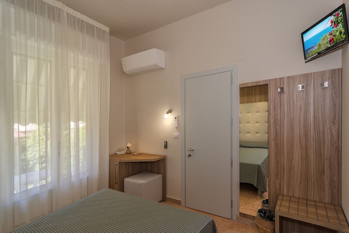 Room 15 of 68