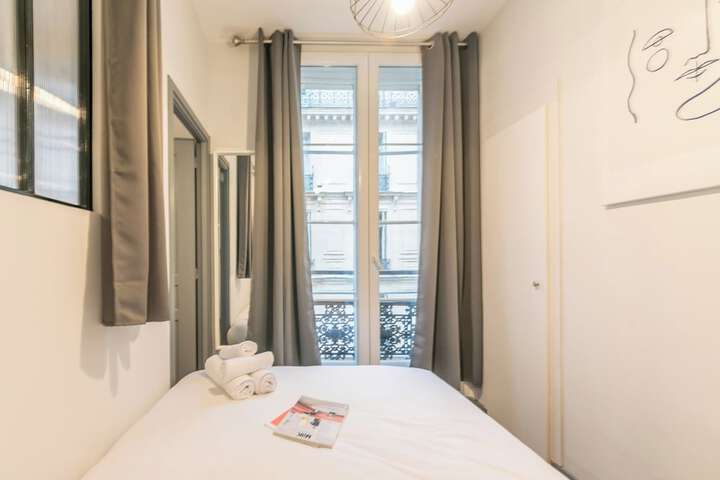 Room 40 of 185