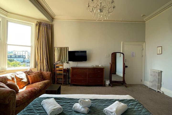 Room 34 of 97