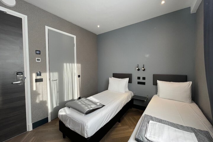 Room 12 of 52