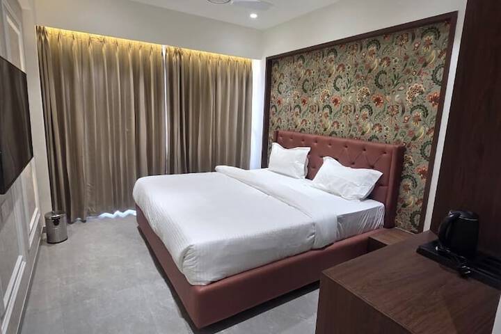 Room 9 of 31