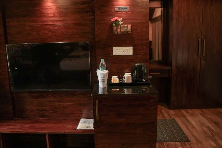 Room 12 of 37
