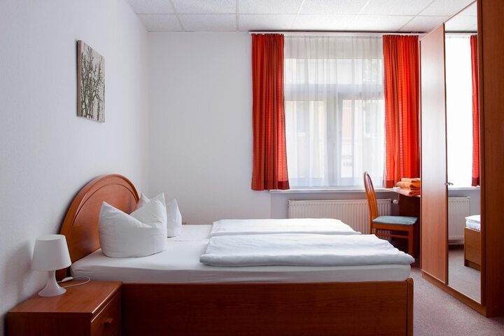 Room 12 of 29