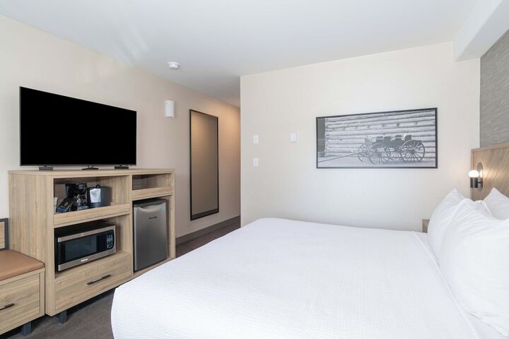 Room 11 of 37