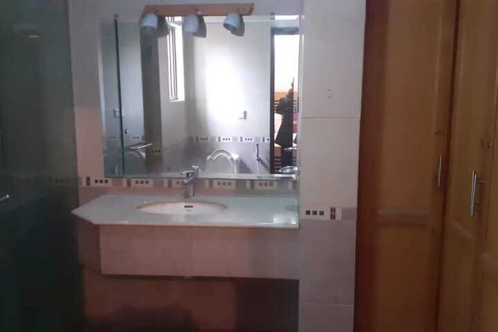 Room 5 of 8