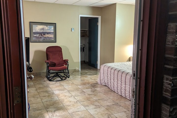 Room 8 of 12