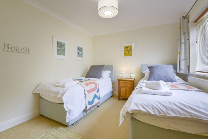 Room 2 of 28