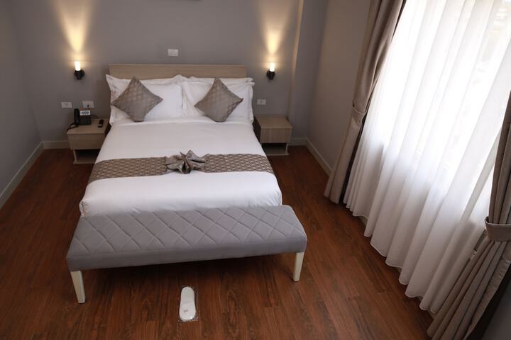Room 6 of 25