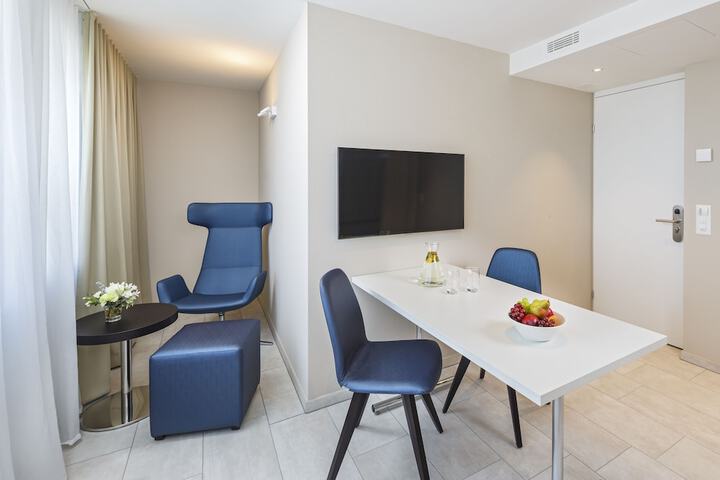Room 4 of 35