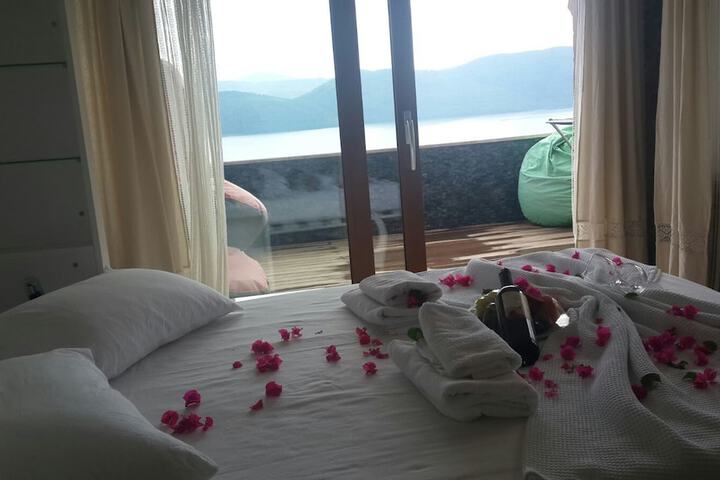 Room 2 of 22