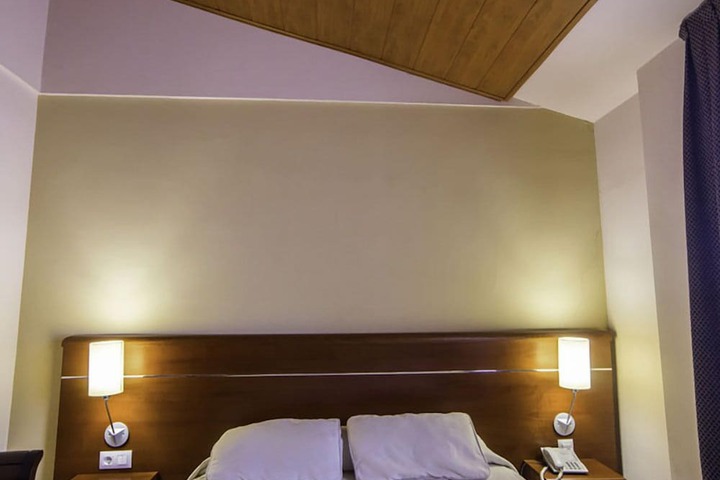Room 17 of 32