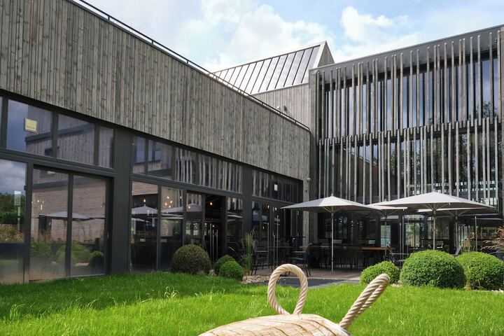 Hotel Exterior 24 of 25