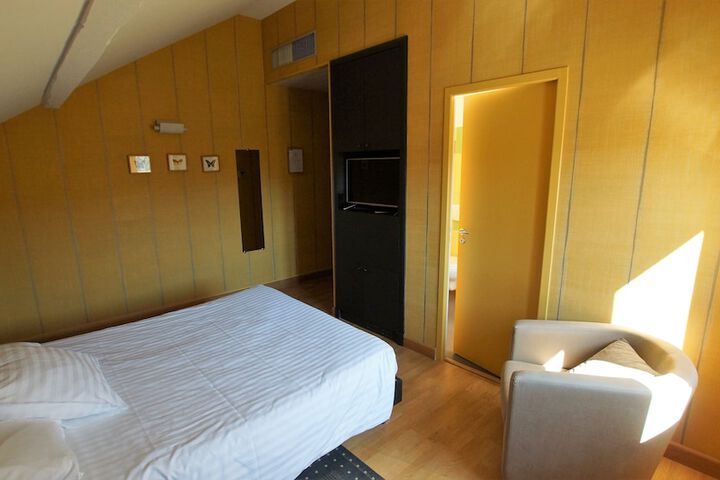 Room 35 of 103