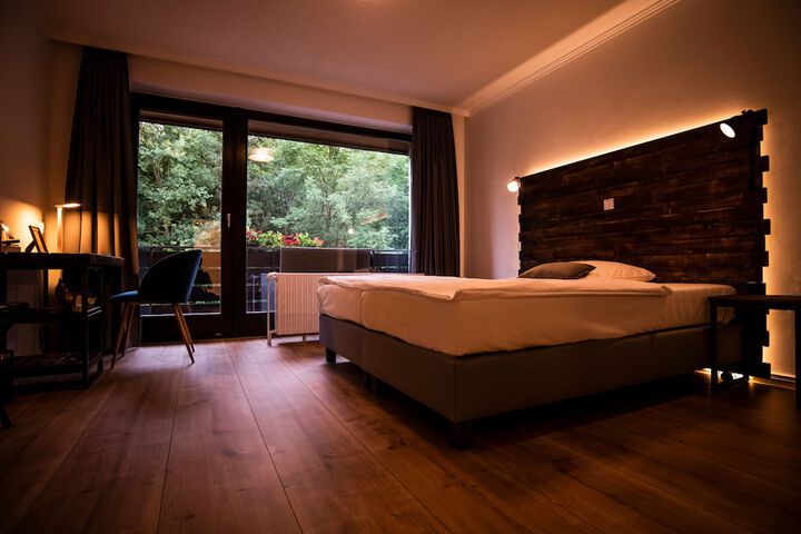 Room 7 of 37