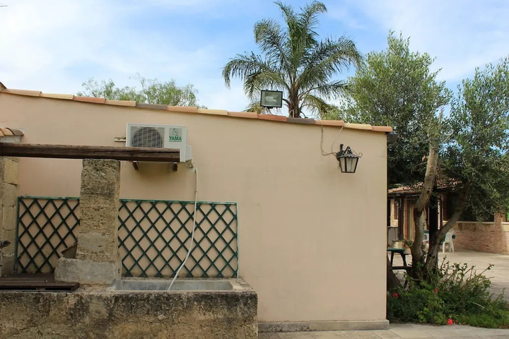 Quaint Holiday Home in Matino With Swimming Pool