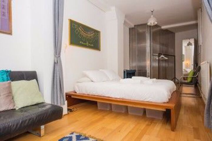 Room 4 of 18