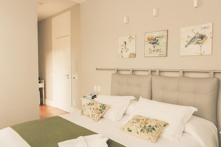 Room 17 of 49