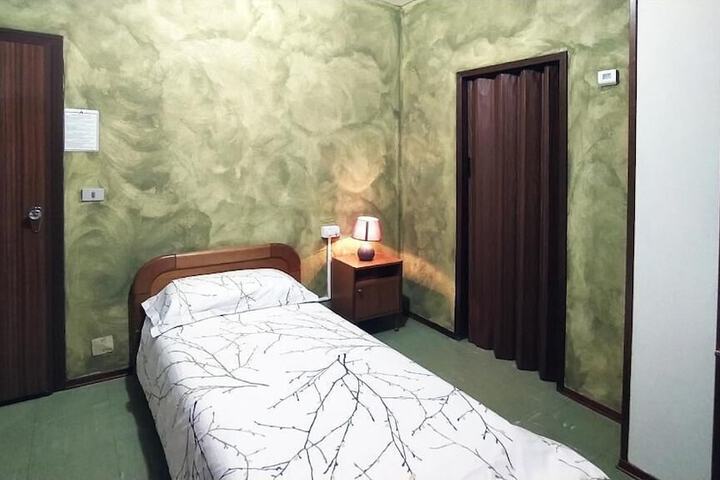 Room 6 of 46