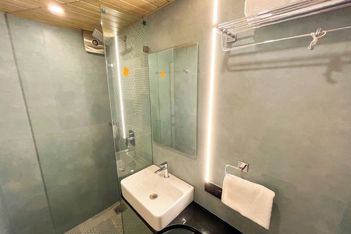 Room 40 of 48