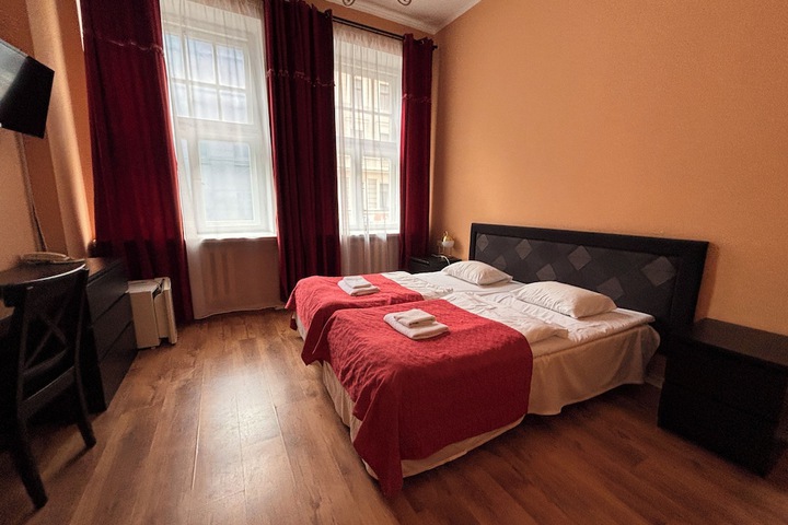 Room 198 of 272