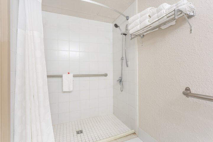 Room 15 of 32