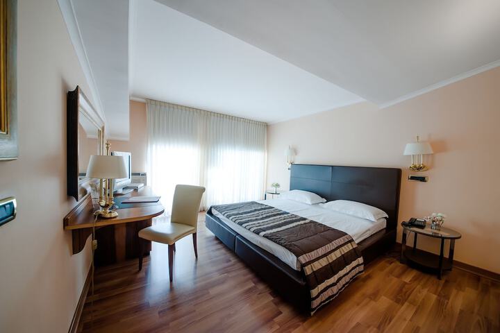 Room 20 of 152