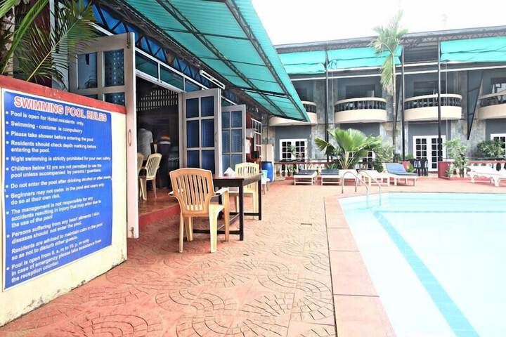 Hotel Pool