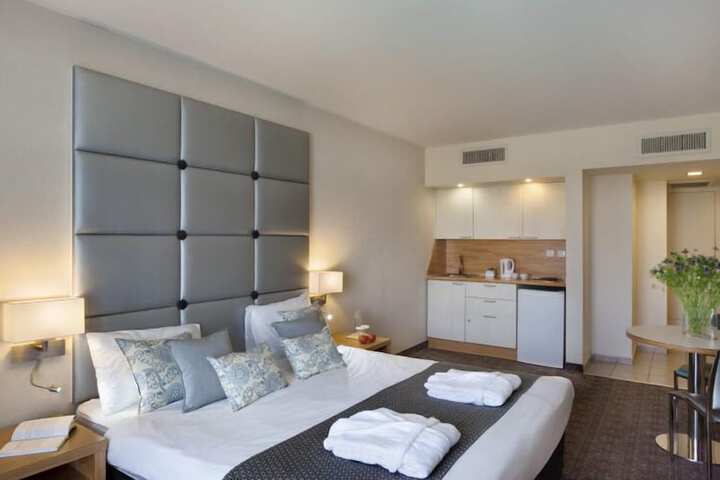 Room 12 of 43