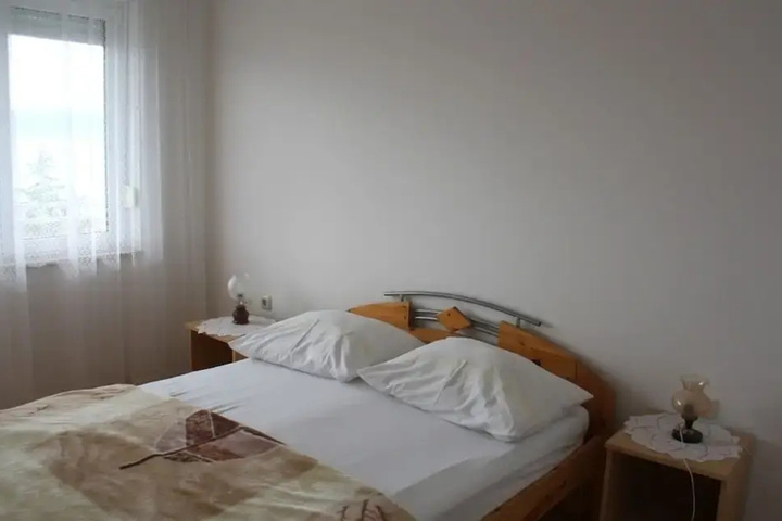 Room 4 of 10