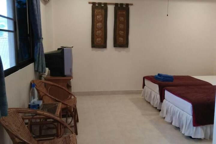 Room 6 of 50