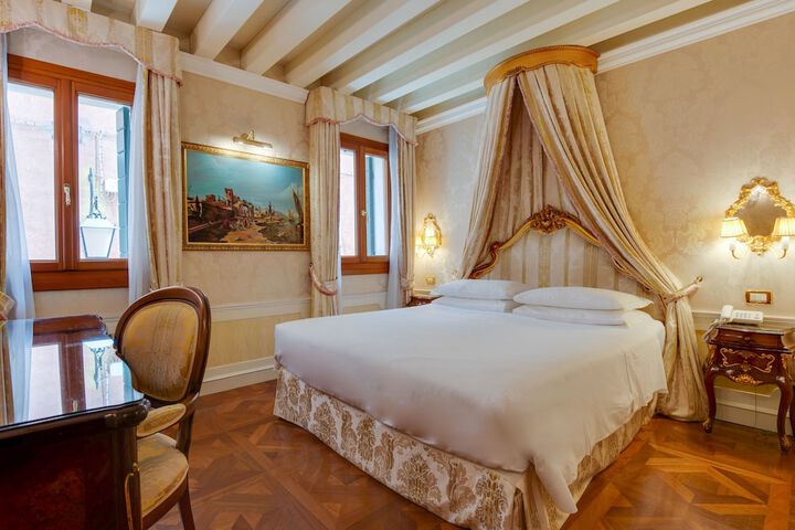 Room 25 of 107