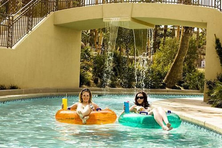Hotel with Pool
