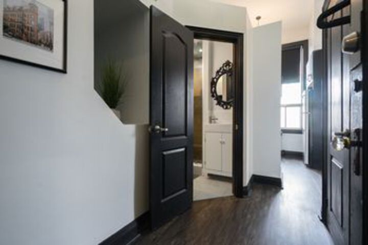 Room 9 of 18