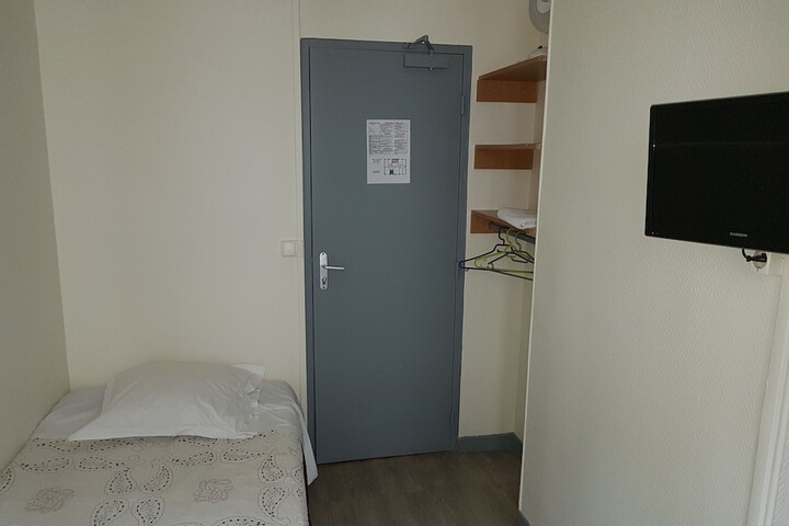 Room 28 of 44