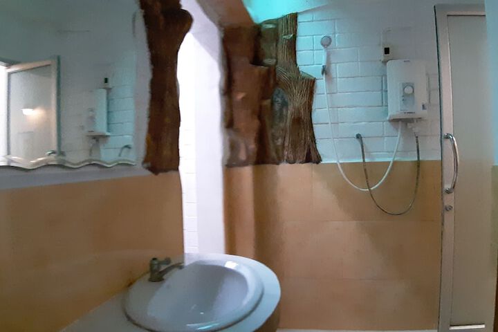 Room 122 of 150