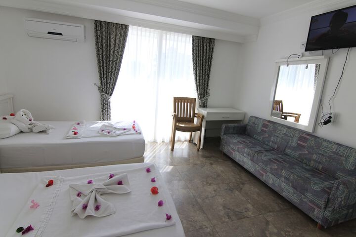 Room 8 of 28