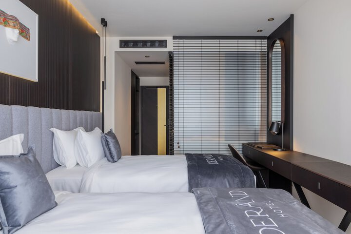 Room 12 of 48