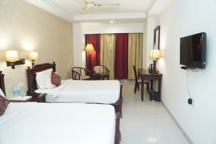 Room 6 of 12