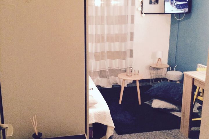 Room 6 of 8