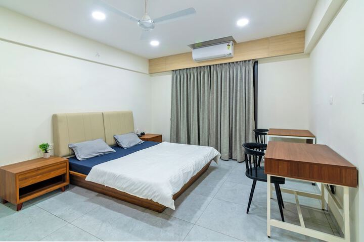 Room 6 of 18
