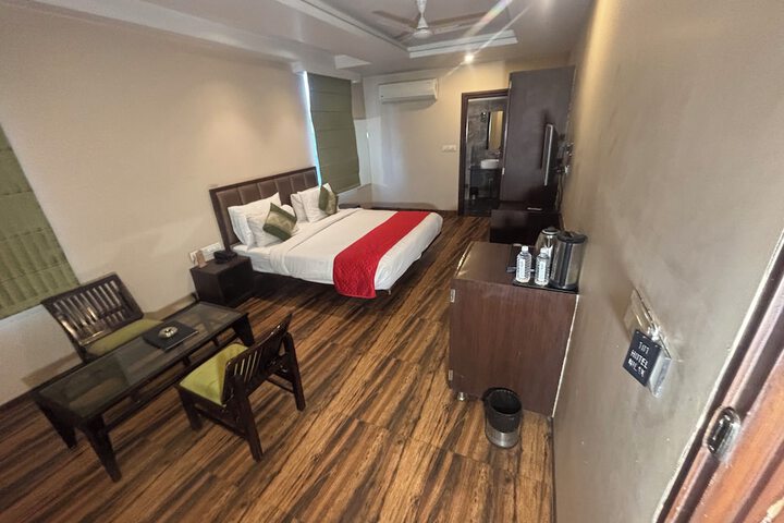 Room 7 of 25