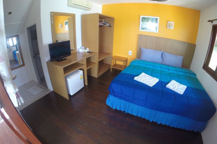 Room 2 of 82