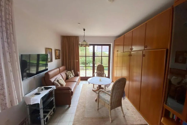 Room 2 of 10
