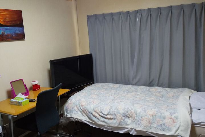 Room 6 of 14